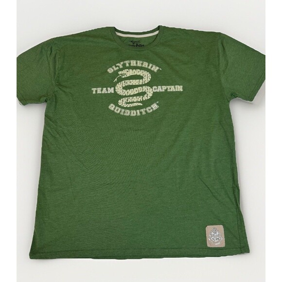 Universal Studios Harry Potter Slytherin Quidditch Team Captain T-shirt Sz XXL - Picture 1 of 6